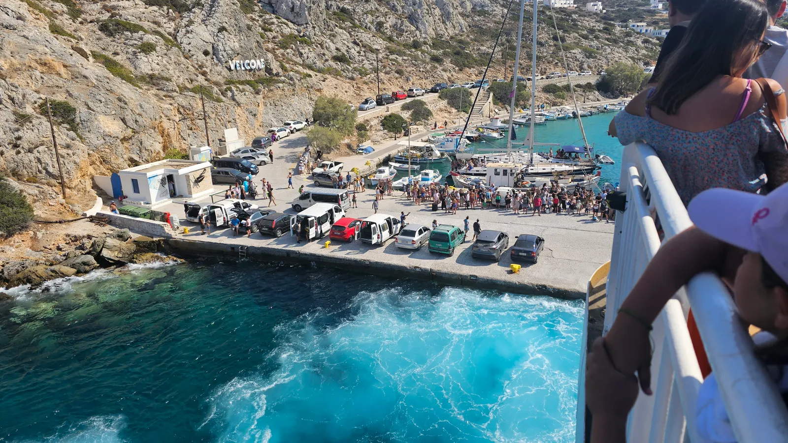 Agios Georgioksen satama ja turkoosi vesi Iraklialla