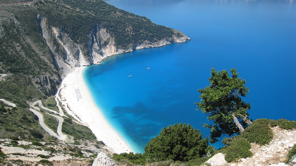 Myrtos-ranta valkoisine kivineen Kefaloniassa